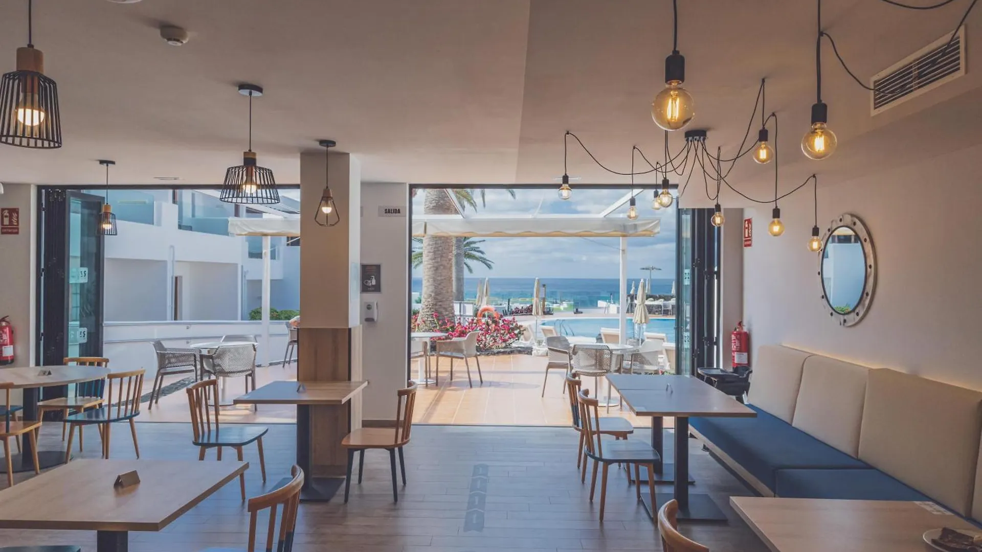 Aparthotel R2 Bahia Kontiki Puerto del Carmen  Puerto del Carmen (Lanzarote)