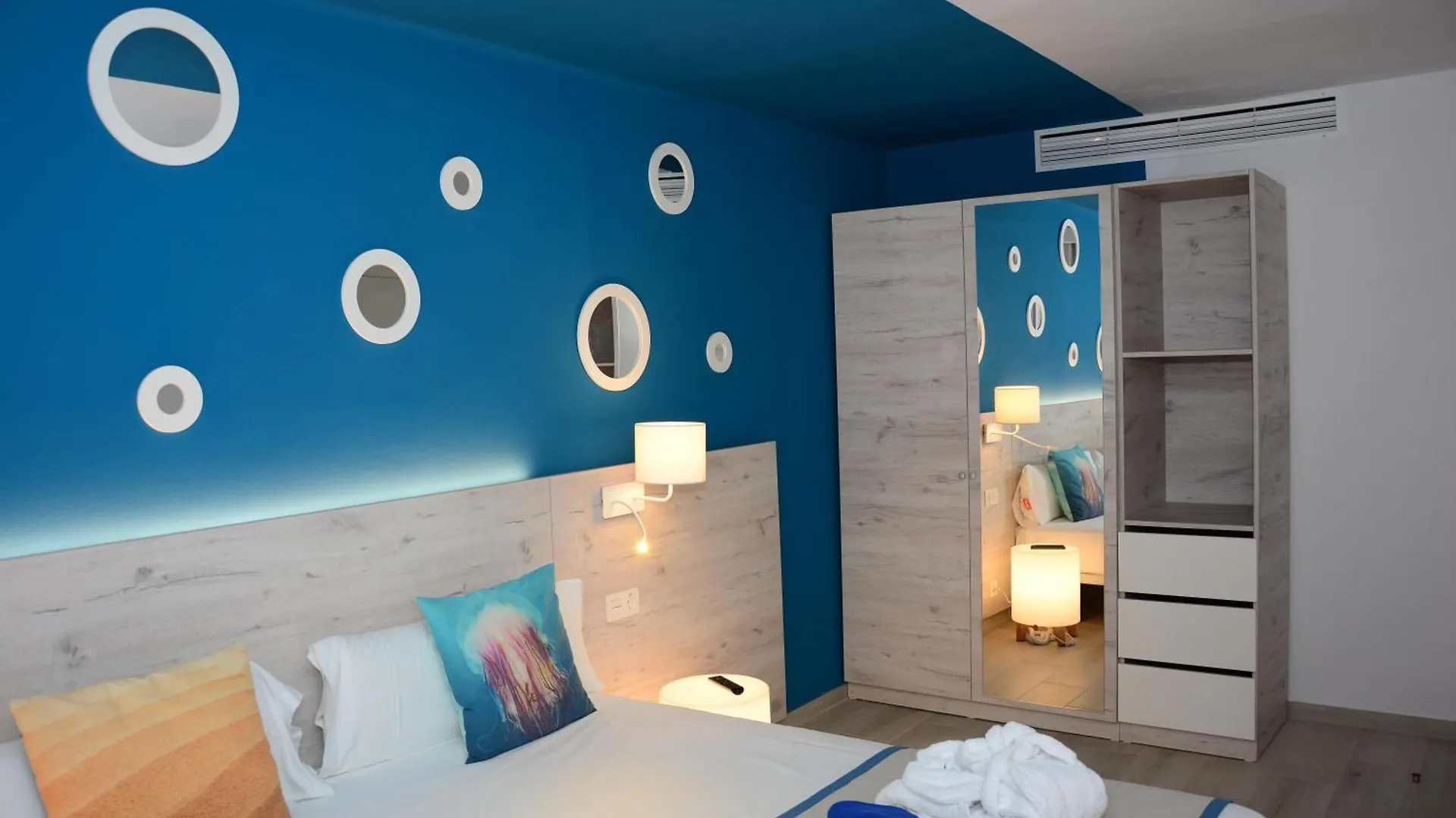 Aparthotel R2 Bahia Kontiki Puerto del Carmen  Puerto del Carmen (Lanzarote)